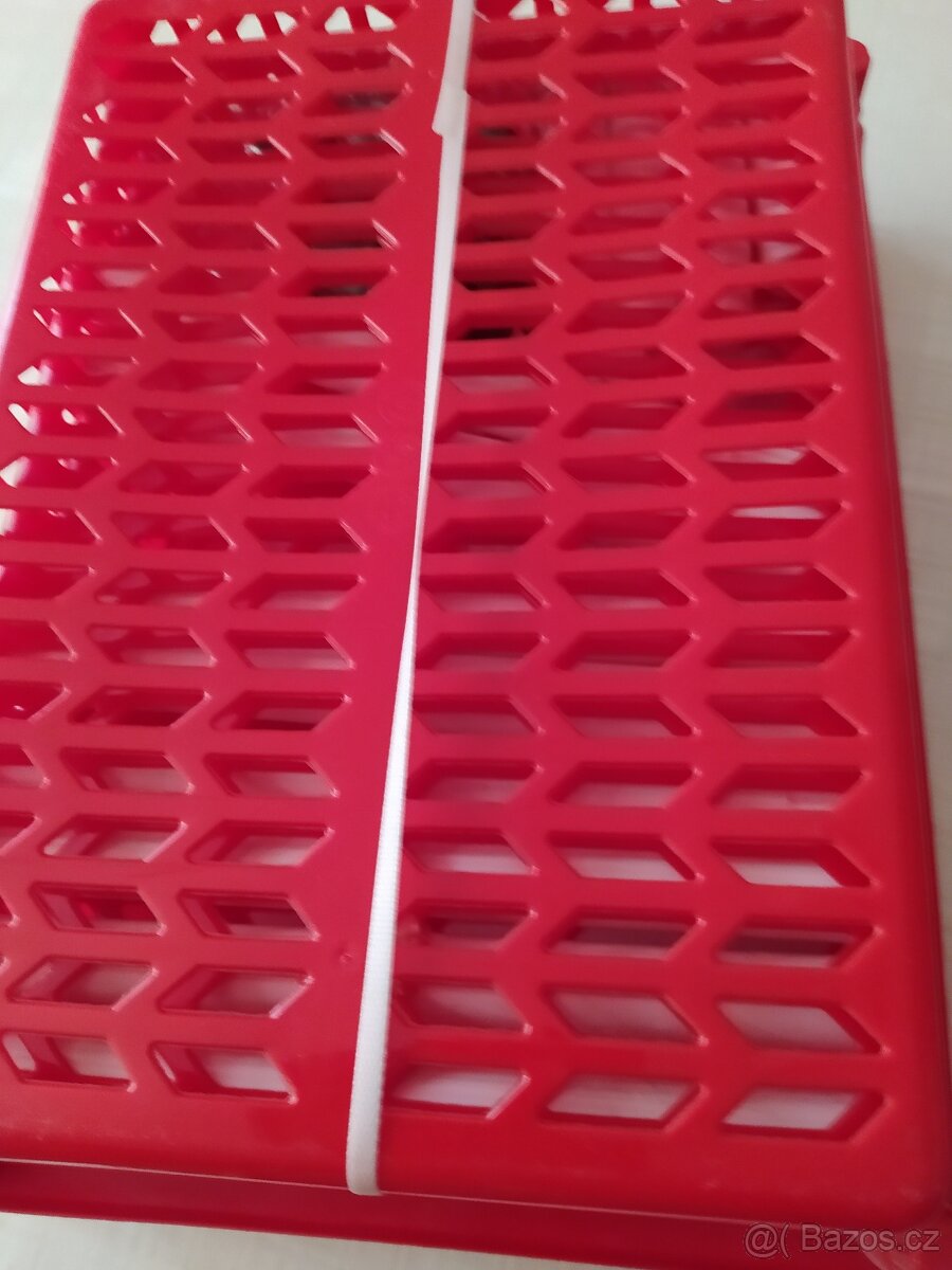 proutěný koš, kožený kufr, dřevěná polička - 14