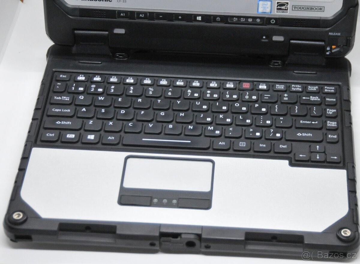 Průmyslový tablet/notebook Panasonic CF-33 - 14