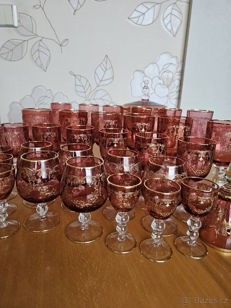 Skleněná souprava v růžové barvě - 14