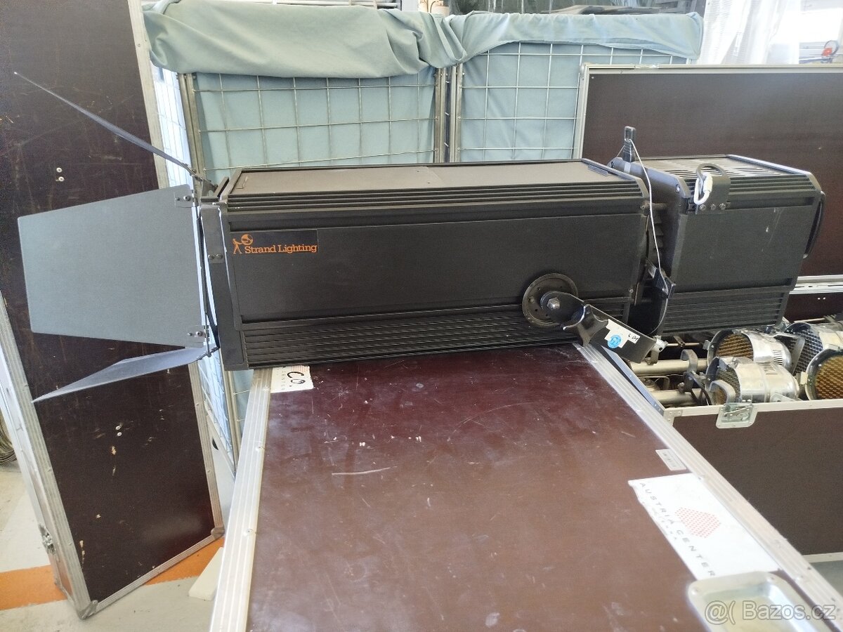 Predám Divadelní reflektor - 14
