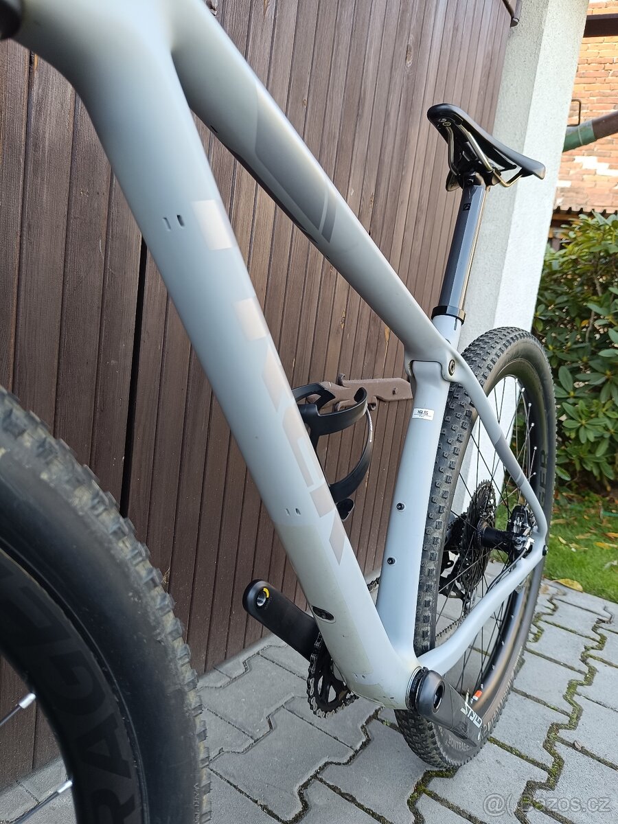 TREK PROCALIBER 9.8. - vše karbon vel.: M/L - 14