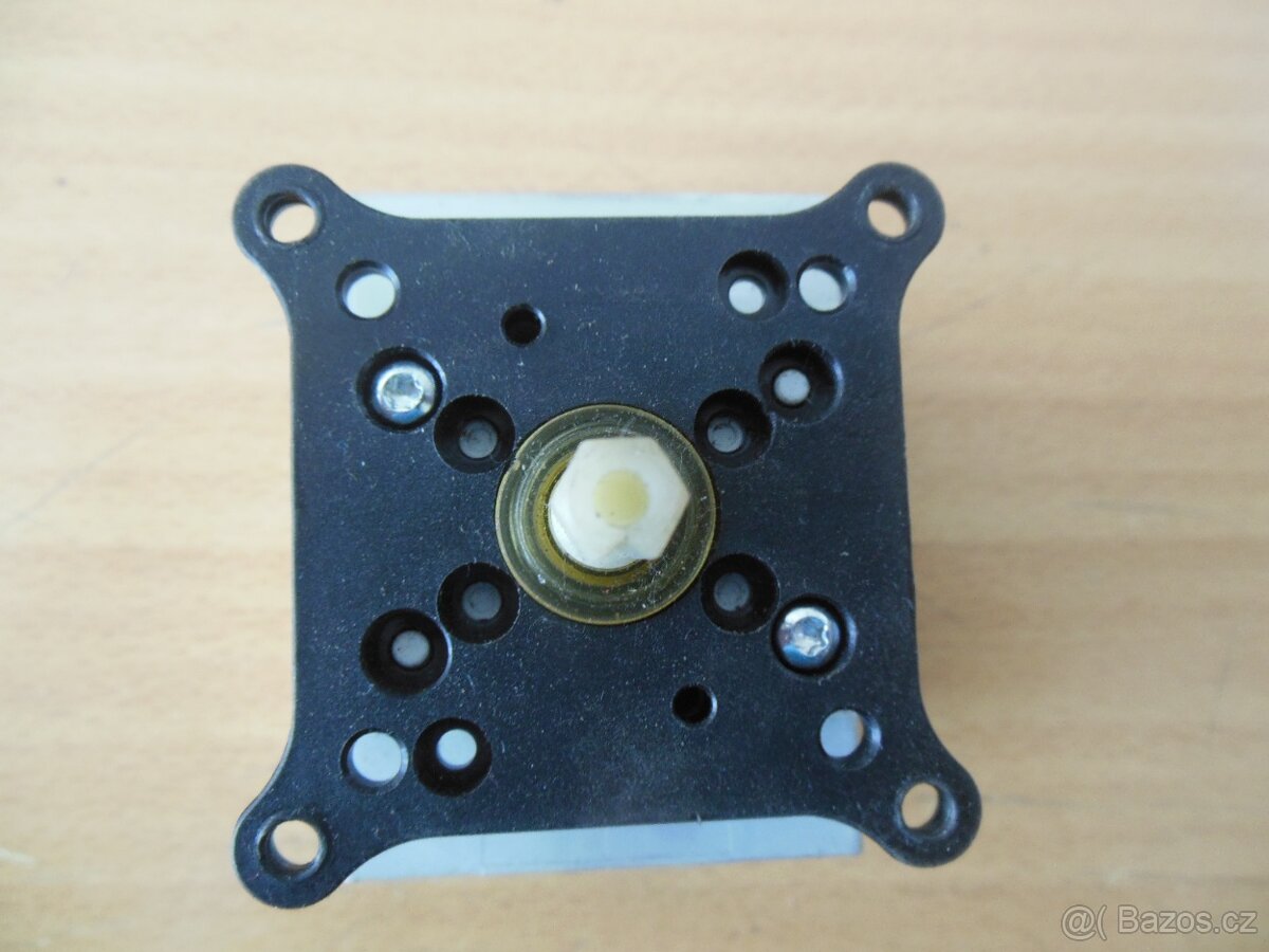 Vypínače CA 02 500G4 a IN8E1 337 - 14