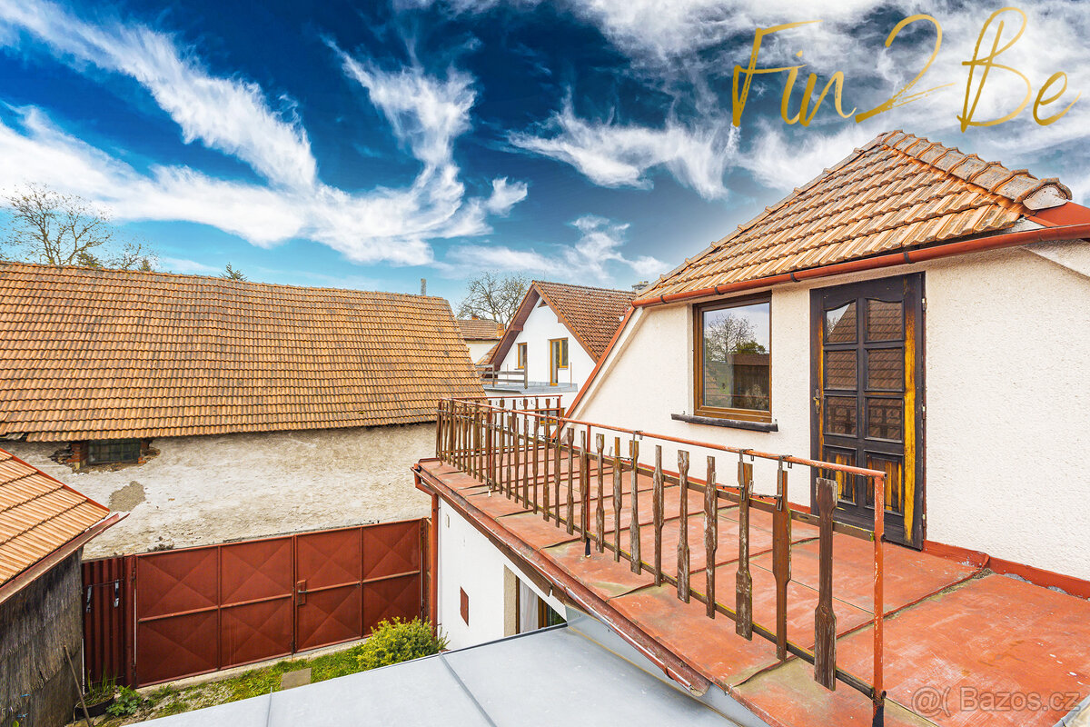 Prodej prostorného hezkého domu 5+1 s krbem, balkonem a zahr - 14
