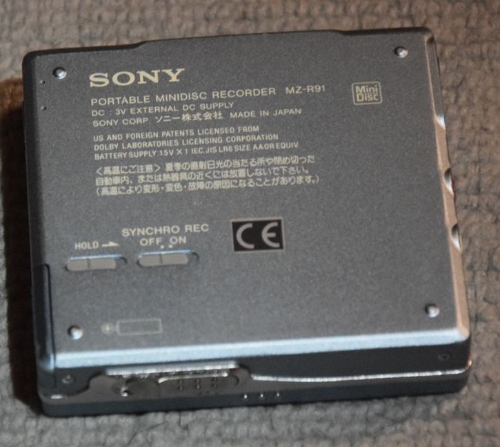 Minidisc Sony MZ-R91, manual, AA adapter, manual, MD disky - 14