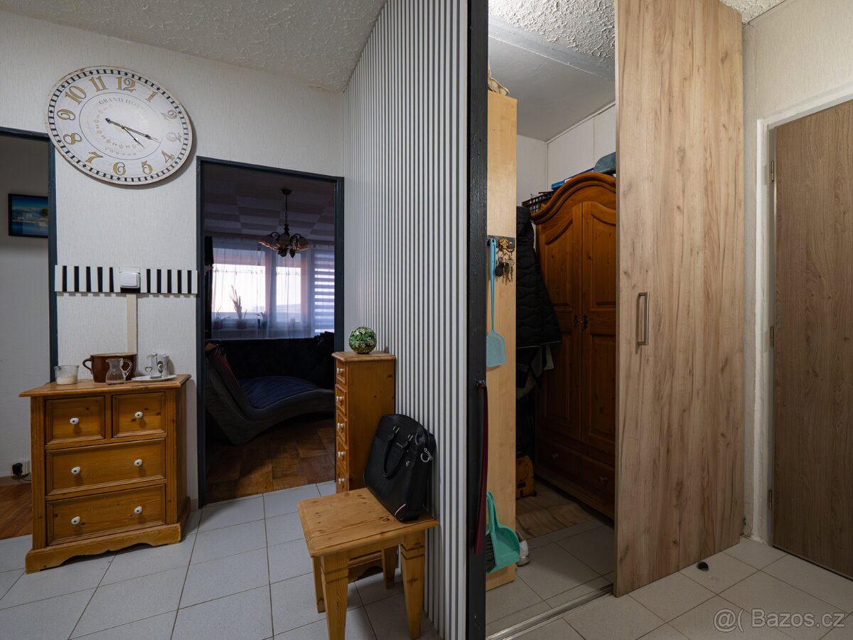 Byt 3+1 v OV po rekonstrukci, 84,6 m2 s prosklenou lodžií - - 14