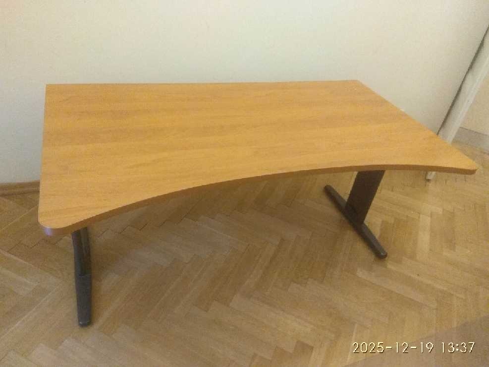 Kvalitní italský kancelářský nábytek - stoly a skříně - 14