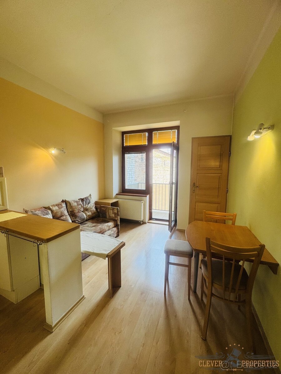 Pronájem zařízeného bytu 2+1 v Hradci Králové – Puškinova, 6 - 14