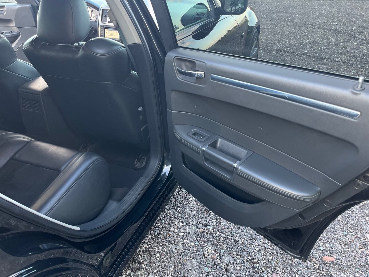 Chrysler 300C 6,1 SRT-8 - 14