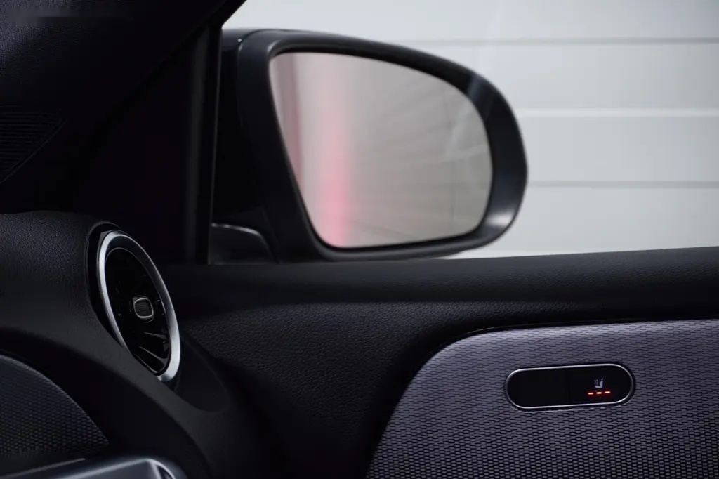 Mercedes-Benz GLB, 200D,4Matic,ČR,AMG,DPH,Kamera - 14