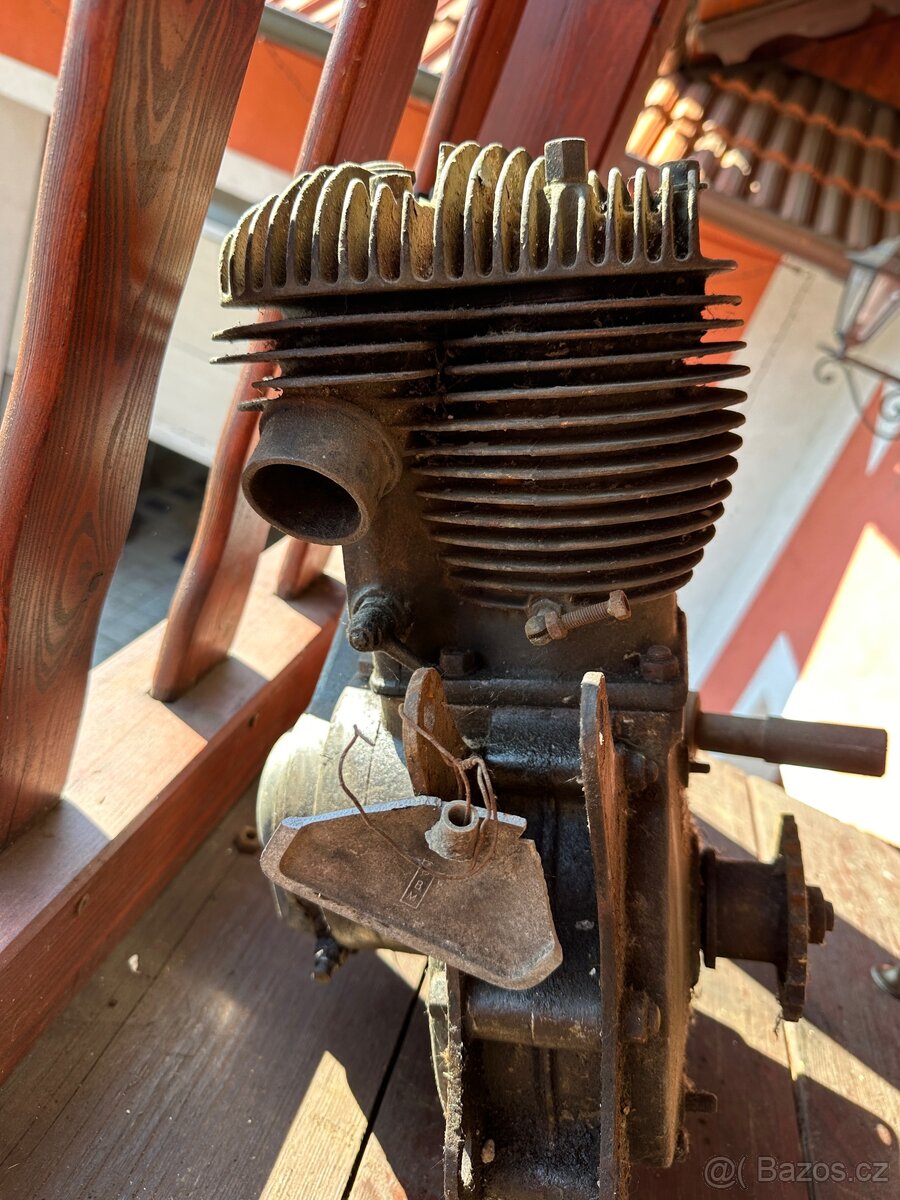 Ariel 550 SV - motor - 14