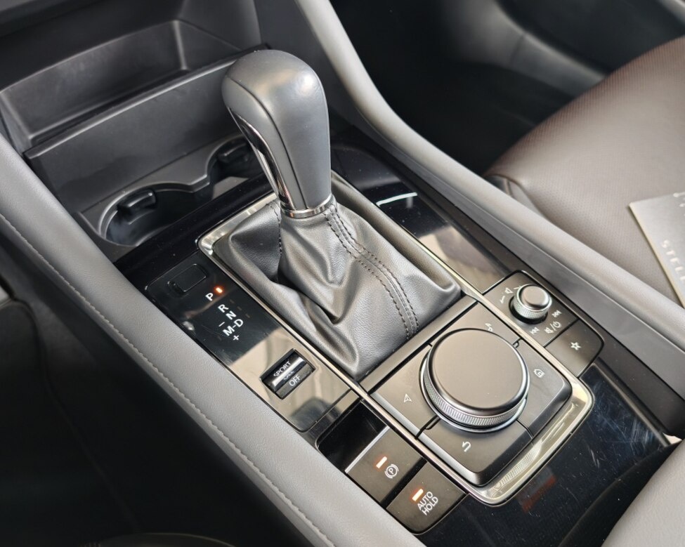Mazda 3 2.0 Skyactiv G122 Plus A/T - 14