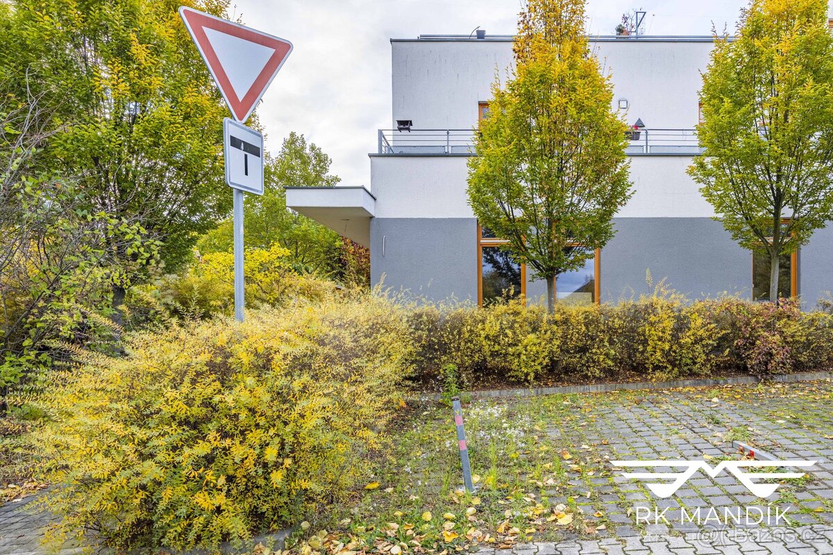 Prodej obchodního prostoru 90 m², Odolena Voda, ev.č. 700 - 14