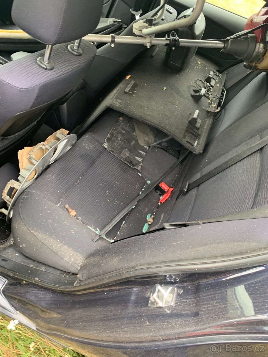 BMW E87 118i díly / na díly - 14