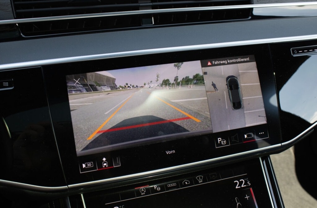 Audi A8 55 TFSI z roku 2022 - 14