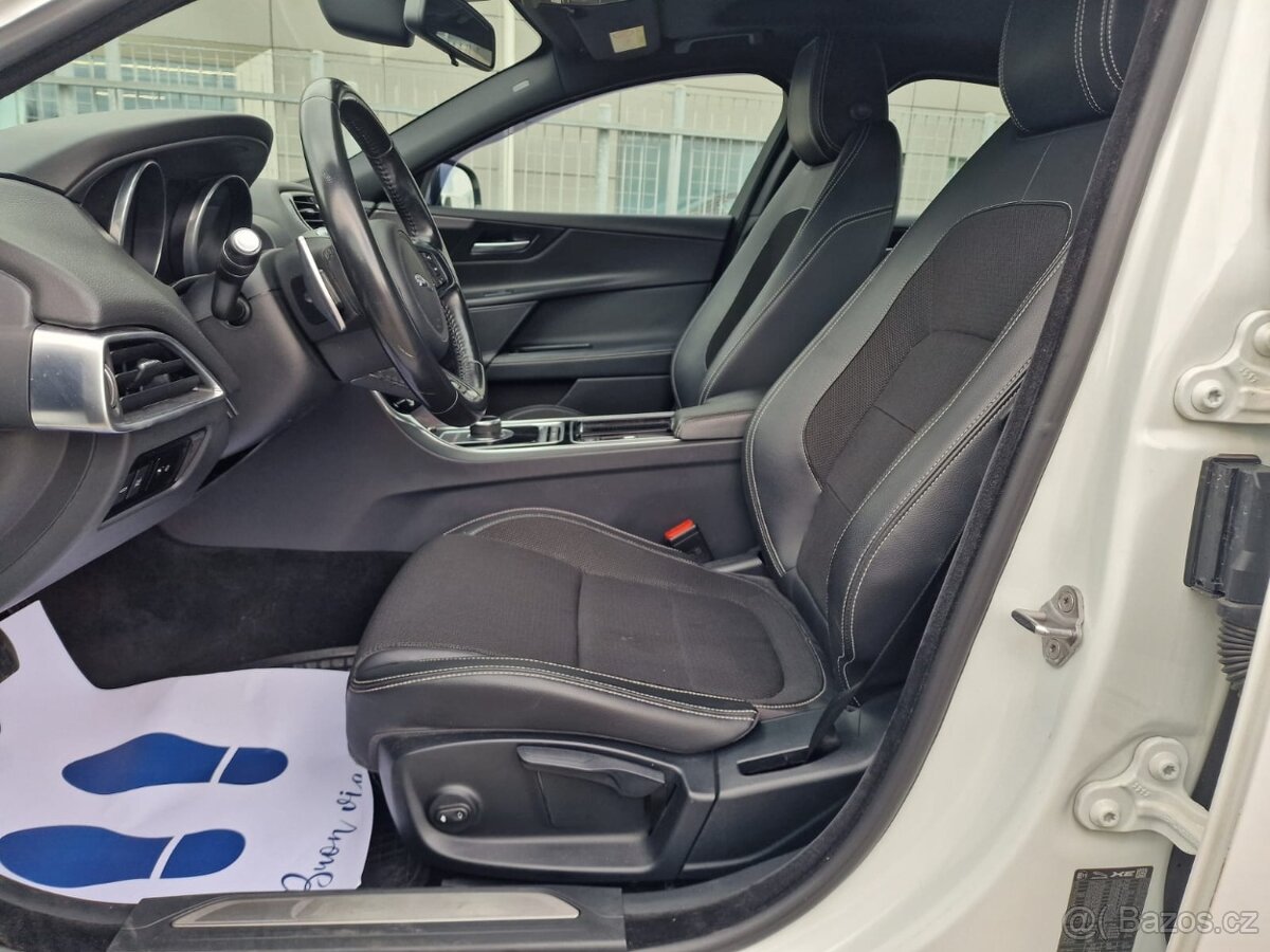 JAGUAR XE 2.0D AWD R-SPORT DYNAMIC - 14