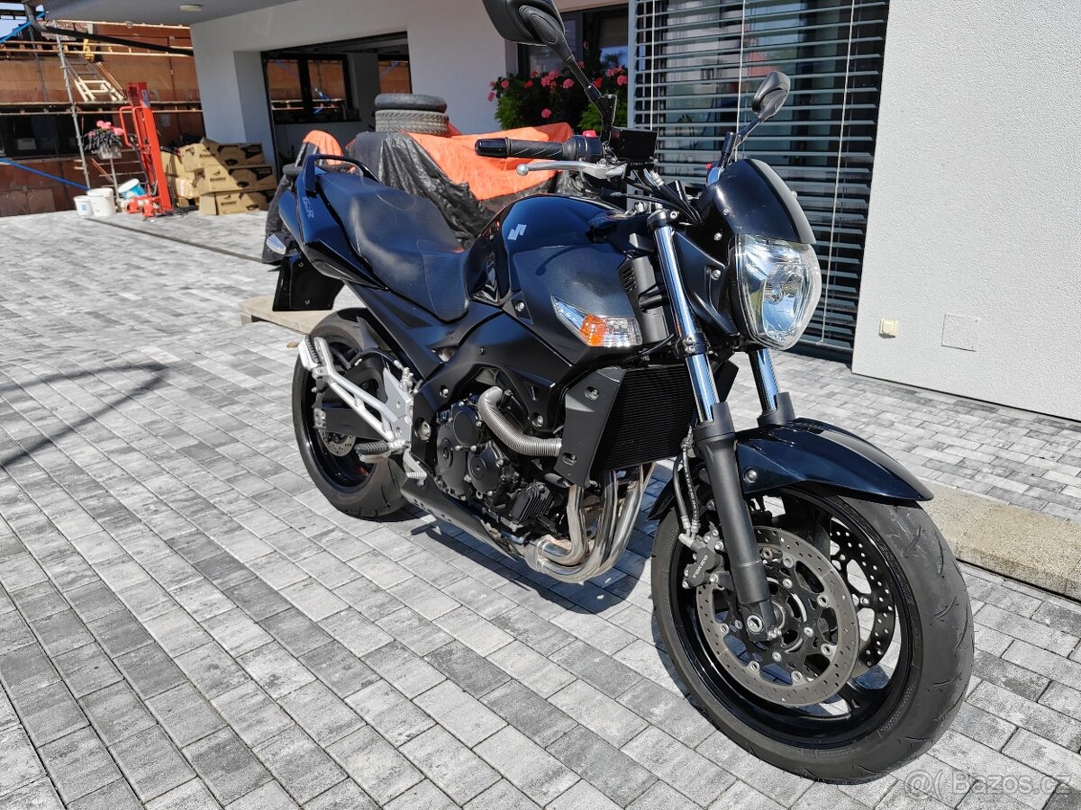 Suzuki gsr 600 - 14