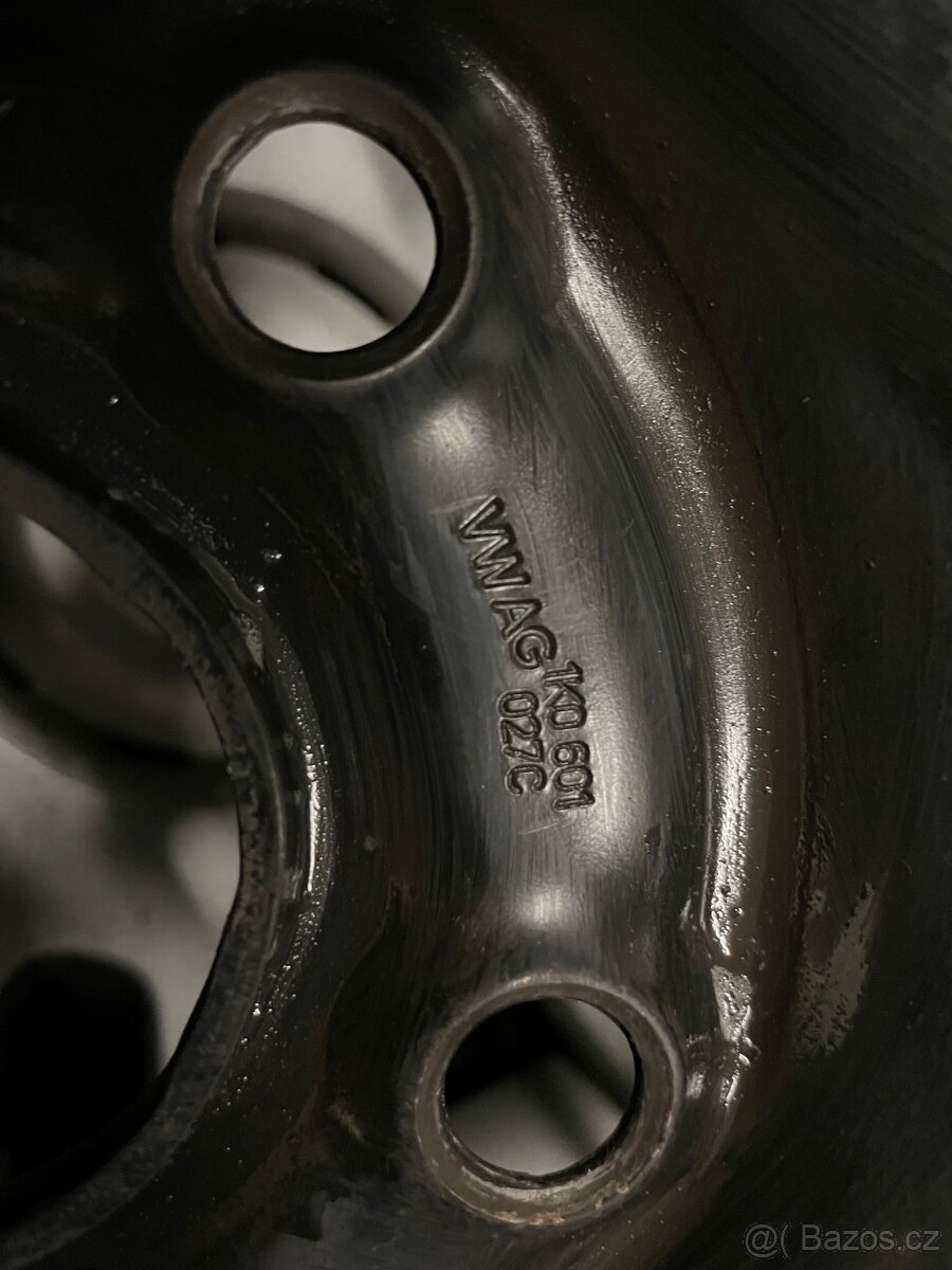 Zimní sada 15” plech disků 5x112 a ZÁNOVNÍ pneu 195/65 R15 - 14