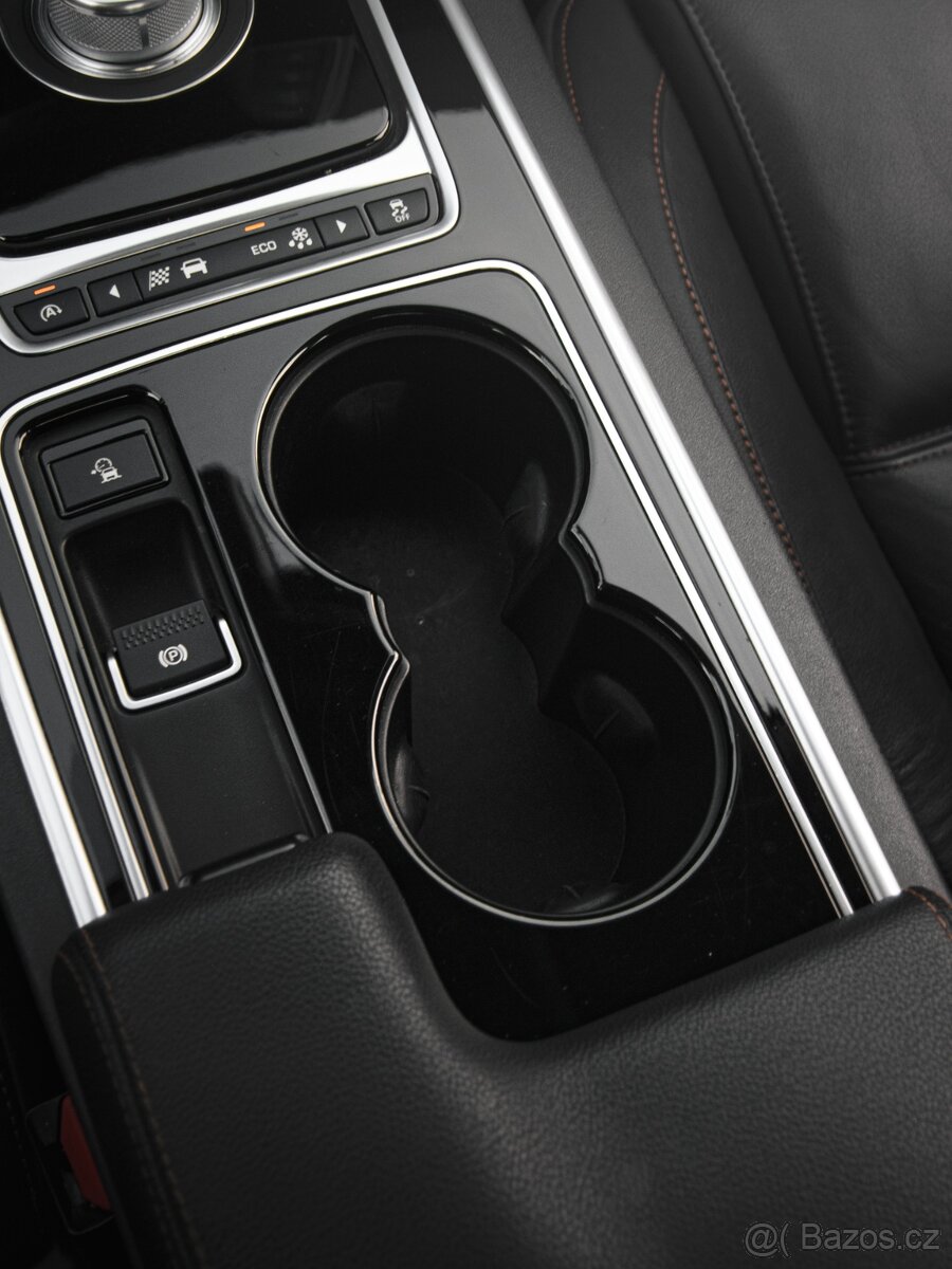 Jaguar XE, 25t 2,0/177kW 1.maj - 14