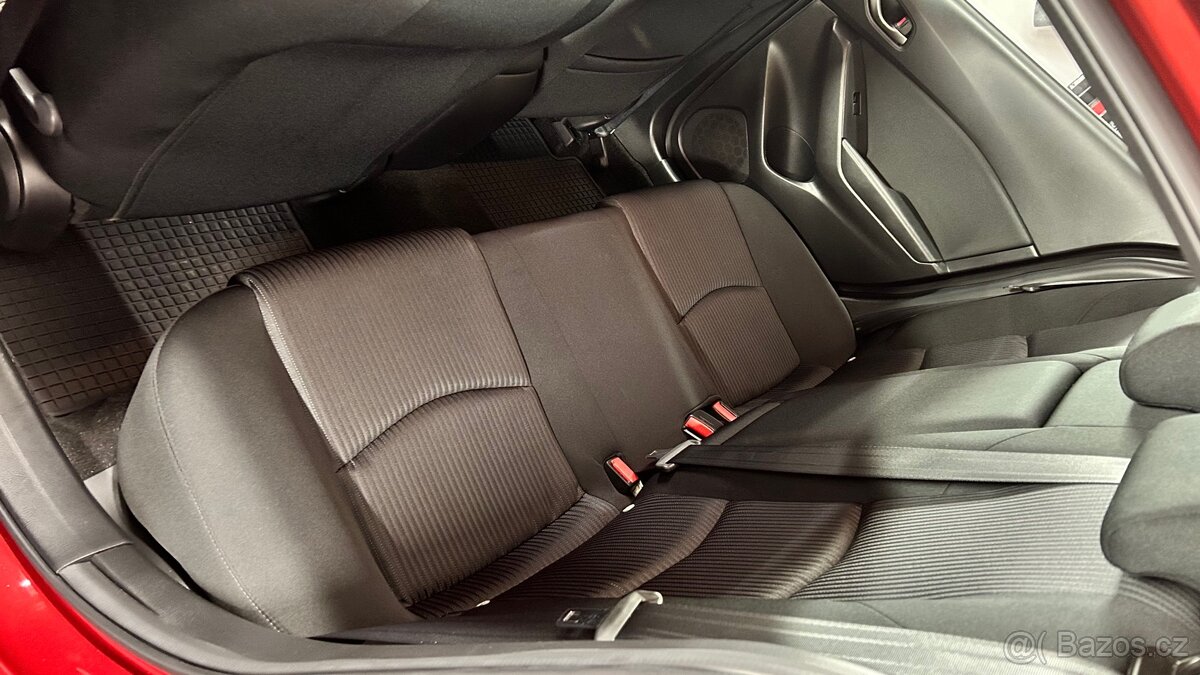 Mazda 3 benzinový 2.0 88kw 1. Majitel - 14