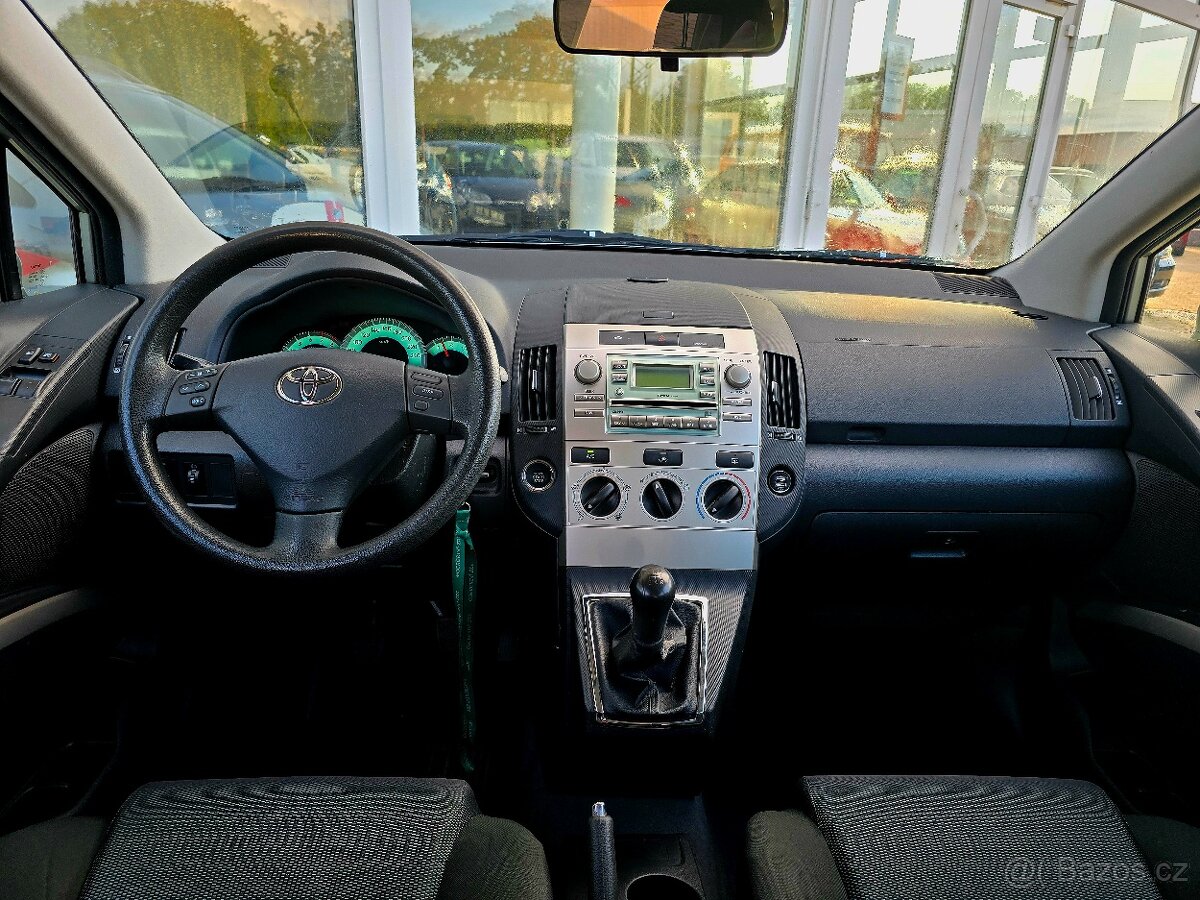 Toyota Corolla Verso, 1,8i serv.kniha 1.maj ČR - 14