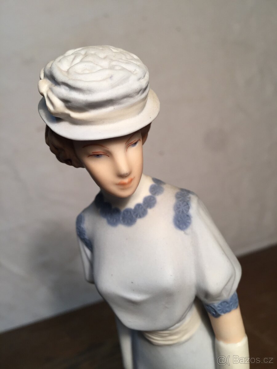 soška Dáma a chrt Muž s kufrem Royal DUX design Xavier - 14