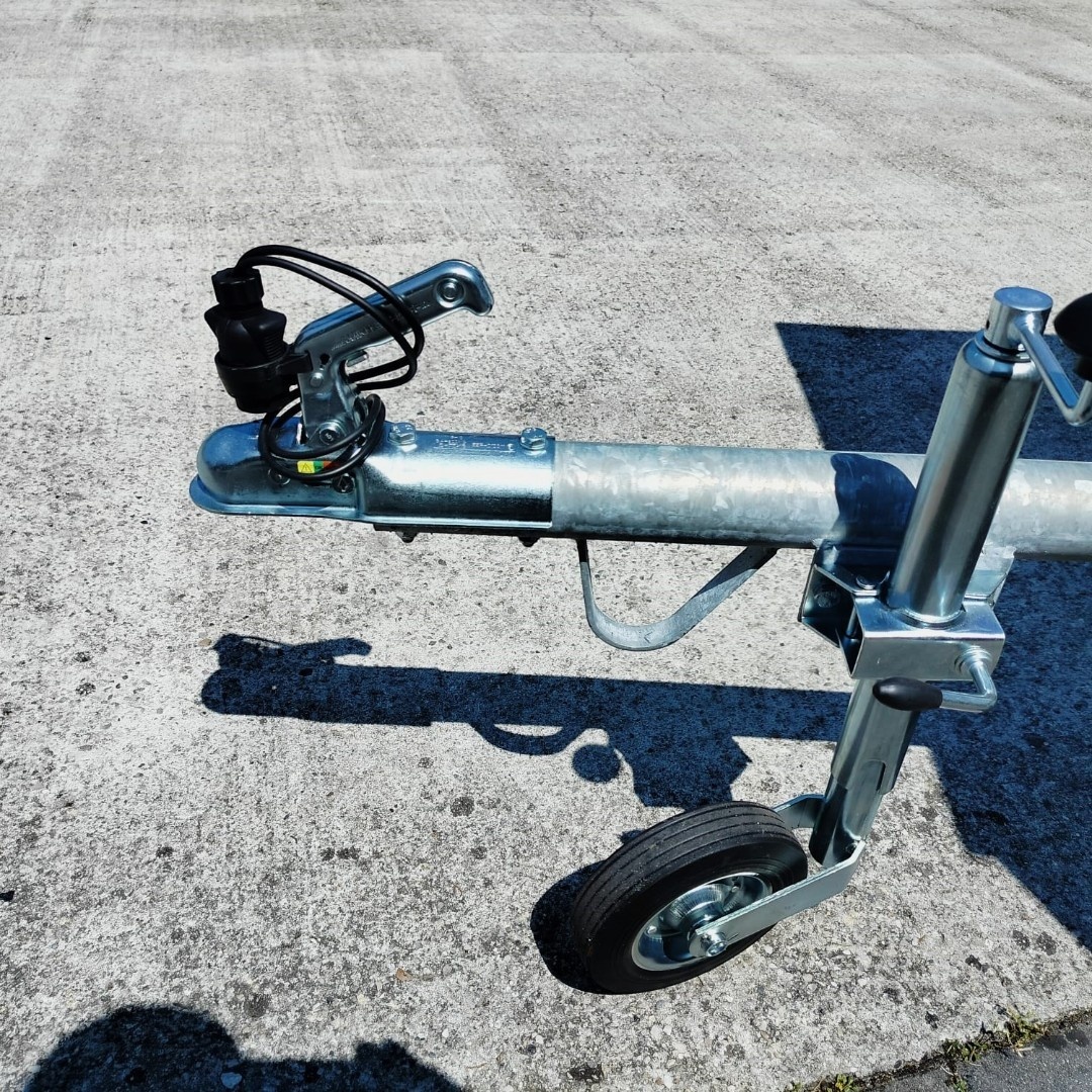 Přívěsný vozík -nástavba +uzamykatelné víko 2,06mx1,11mx1,0m - 14