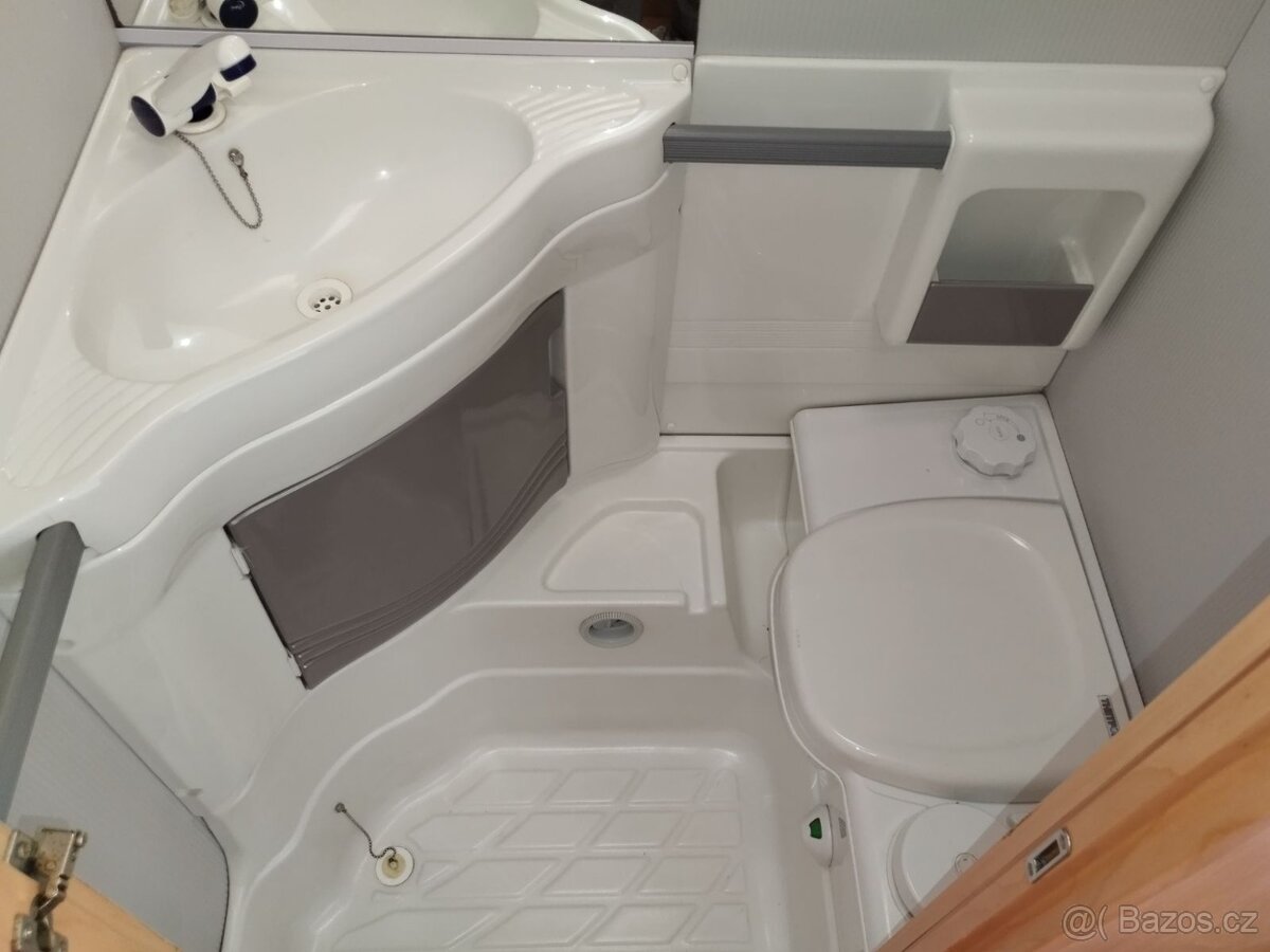 KNAUS SPORT 420QD č.734 pro 4. Stan. 1200 kg. R 2003 - 14