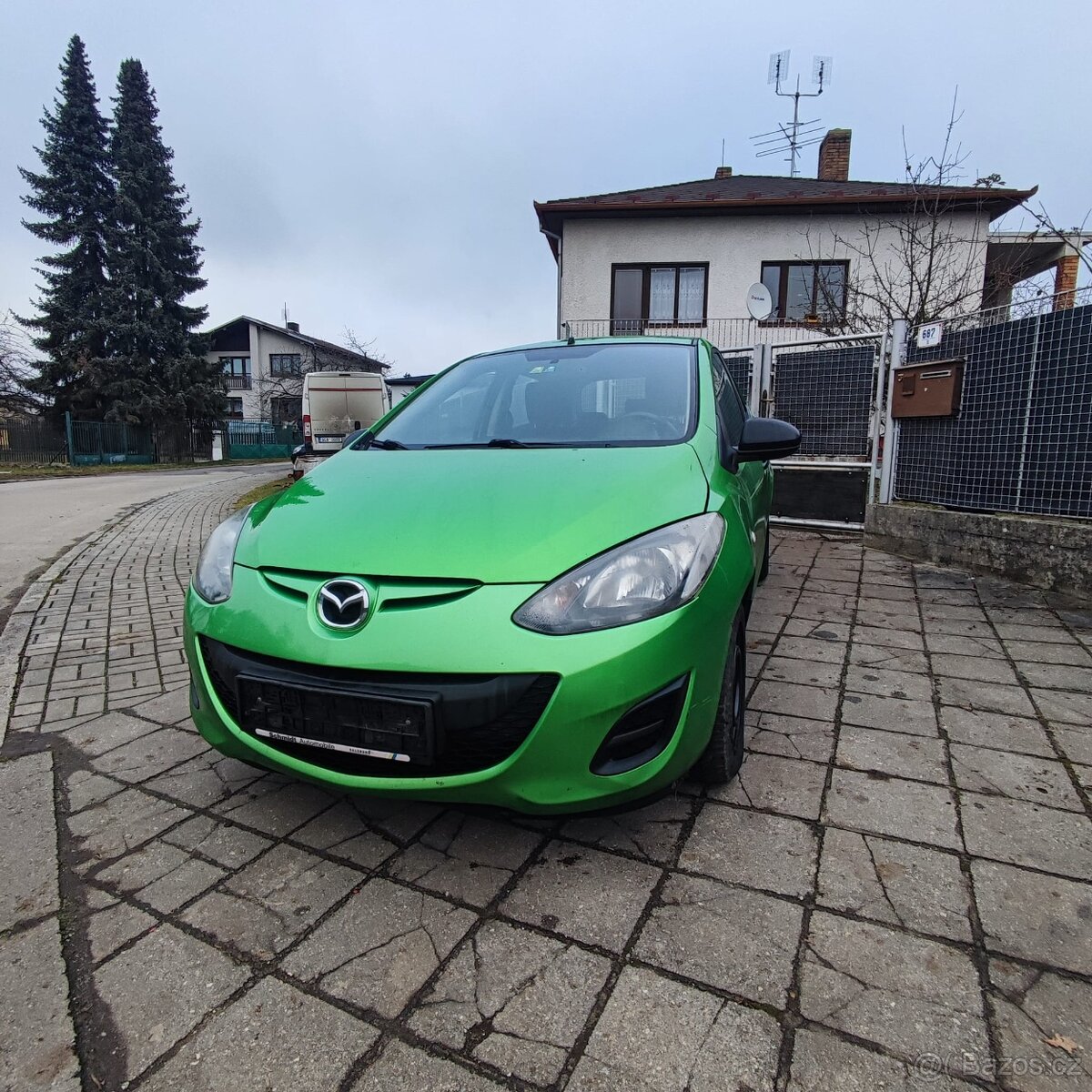 Mazda 2 benzín rok 2011 - 14