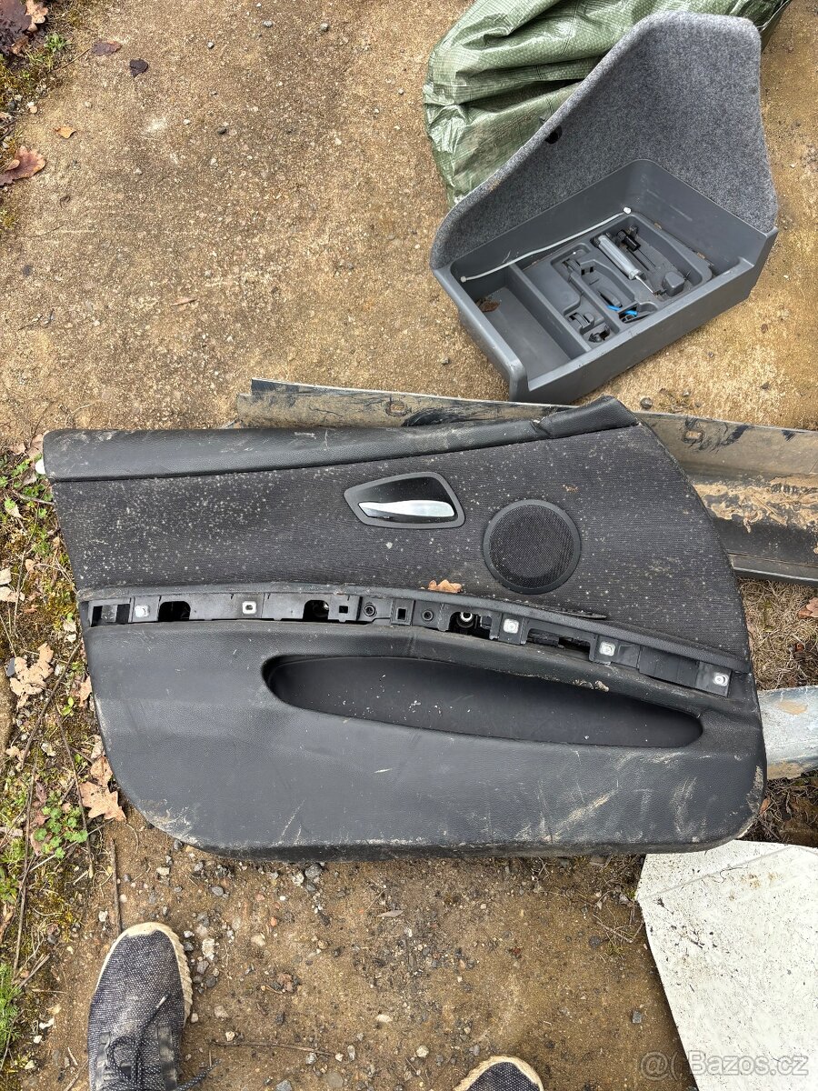 BMW E90 325i bourané ND - 14