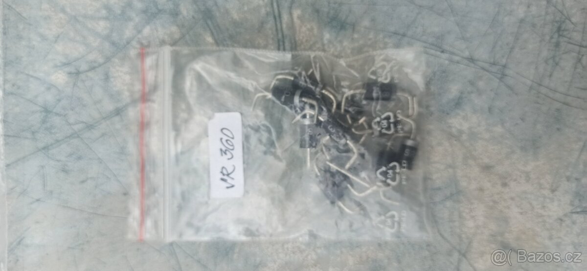 Velké množství součástek - 14