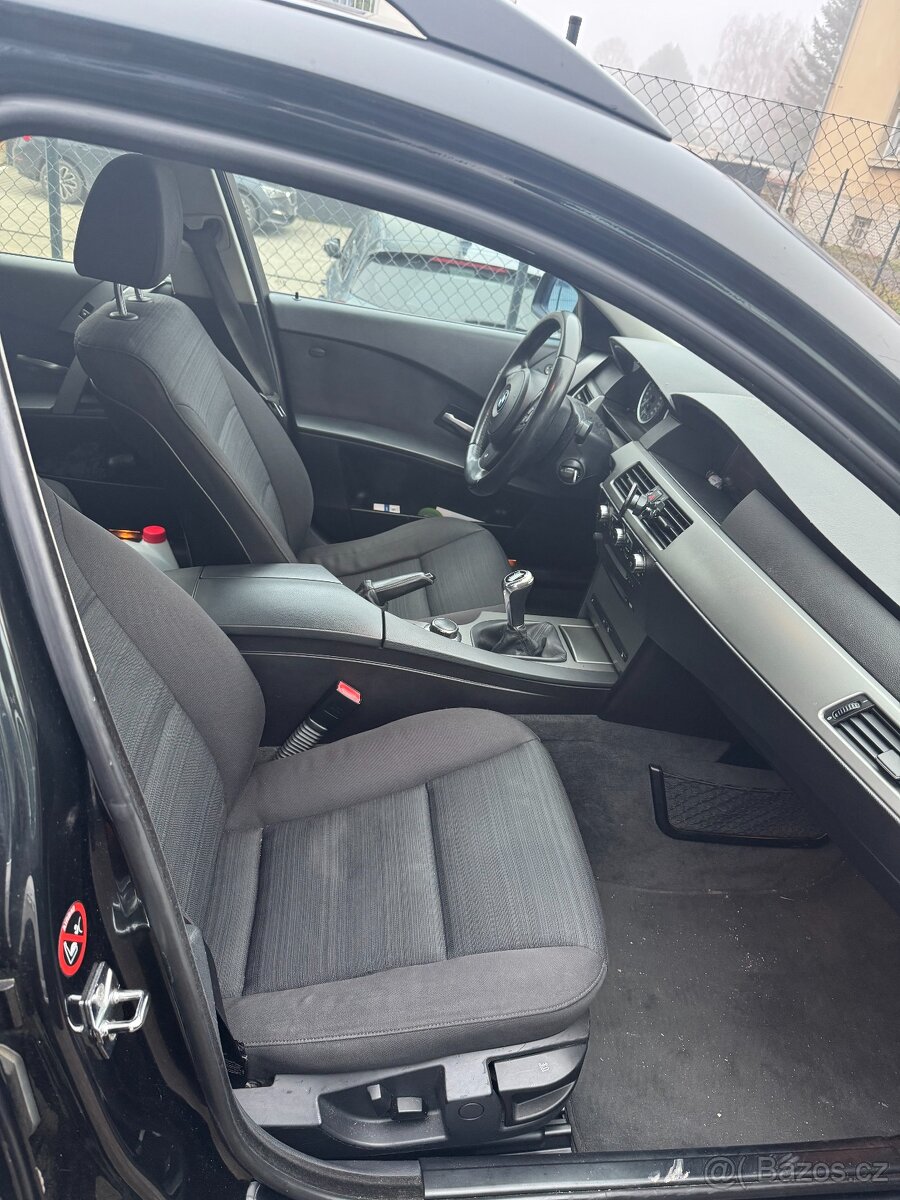 BMW E61 530D Manuál - 14