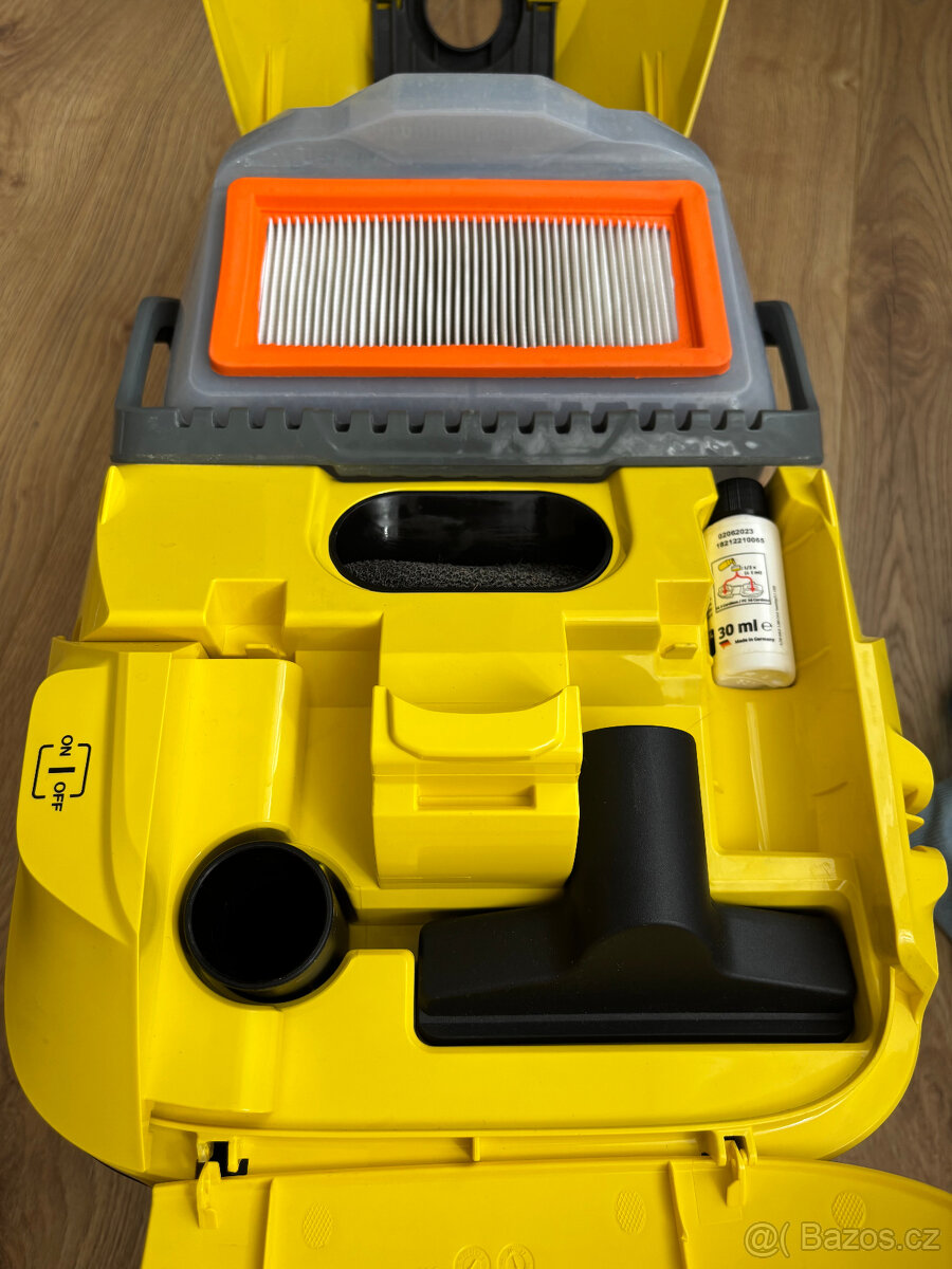 Vysavač Karcher DS6 s vodním filtrem - 14