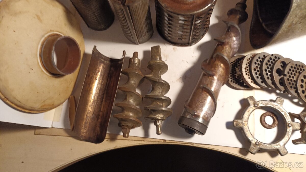 Starý kuchyňský robot UKS E20A + příslušenství - 14