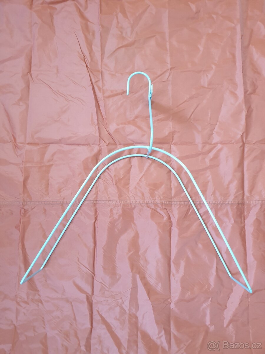 Vybavení prodejny (stojany, štendry, drátěné koše, ramínka) - 14