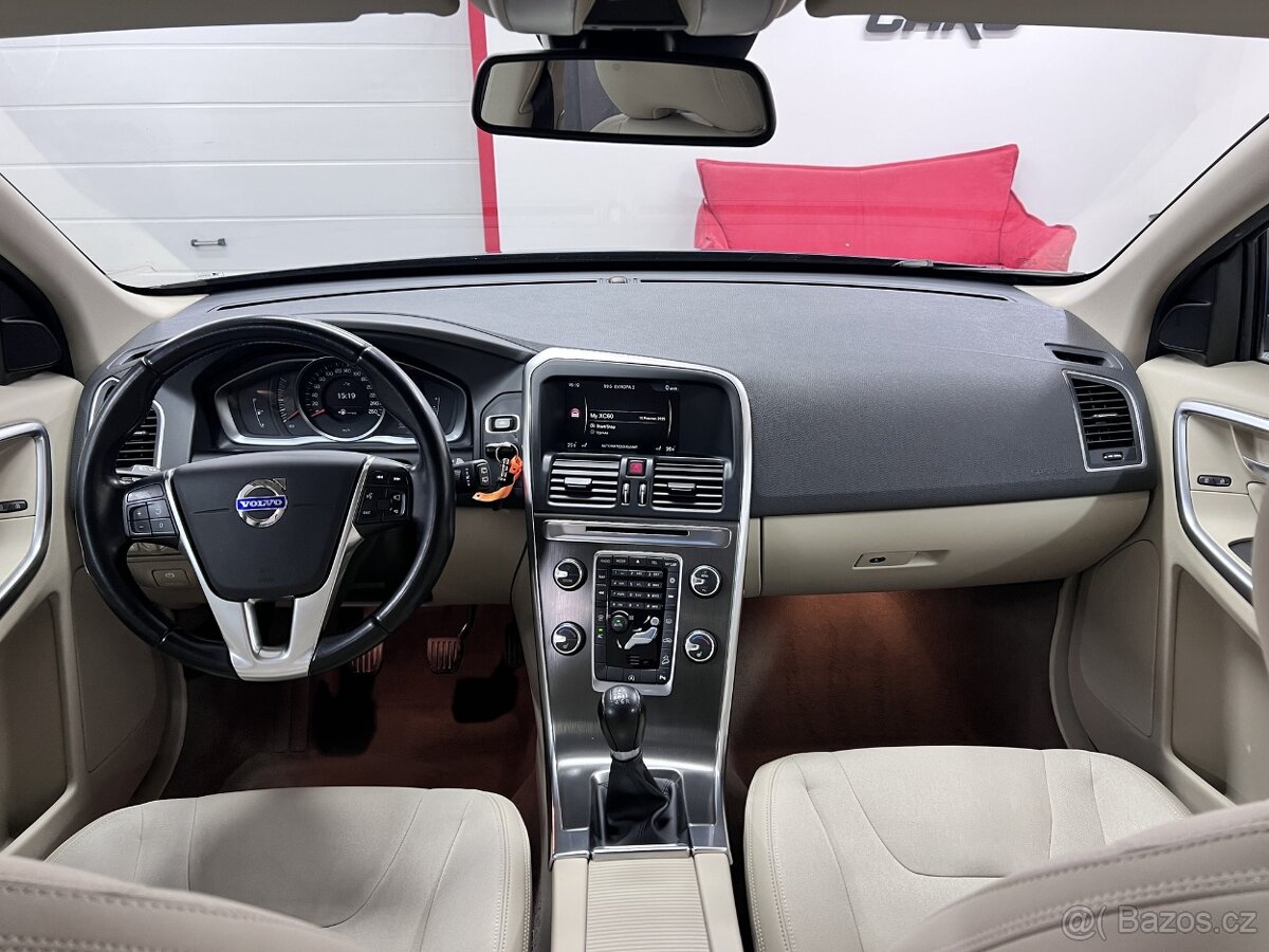Volvo XC60 2.4 D4 133 kW 4x4 Manuál, 2014, Výhřev čel.skla - 14