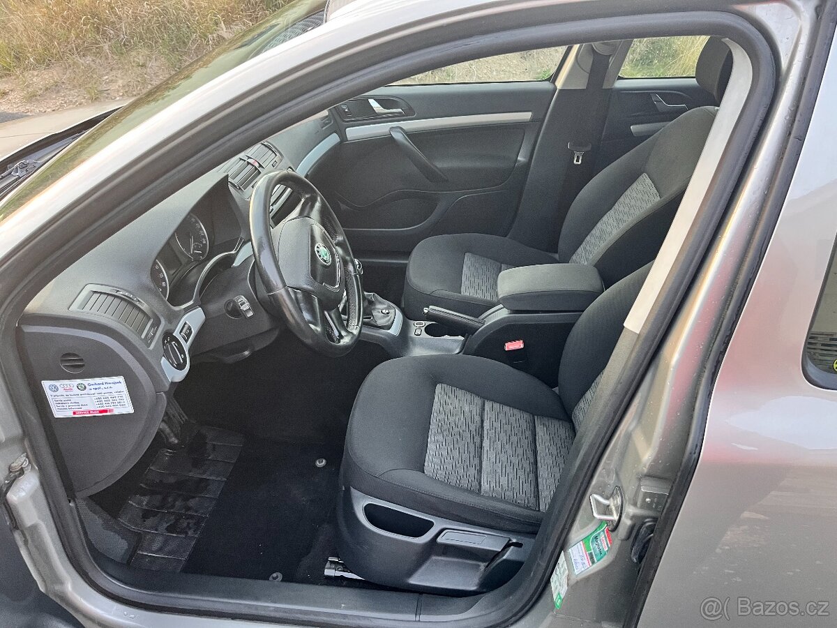 Škoda OCTAVIA COMBI 1.6 TDI - spěchá - 14