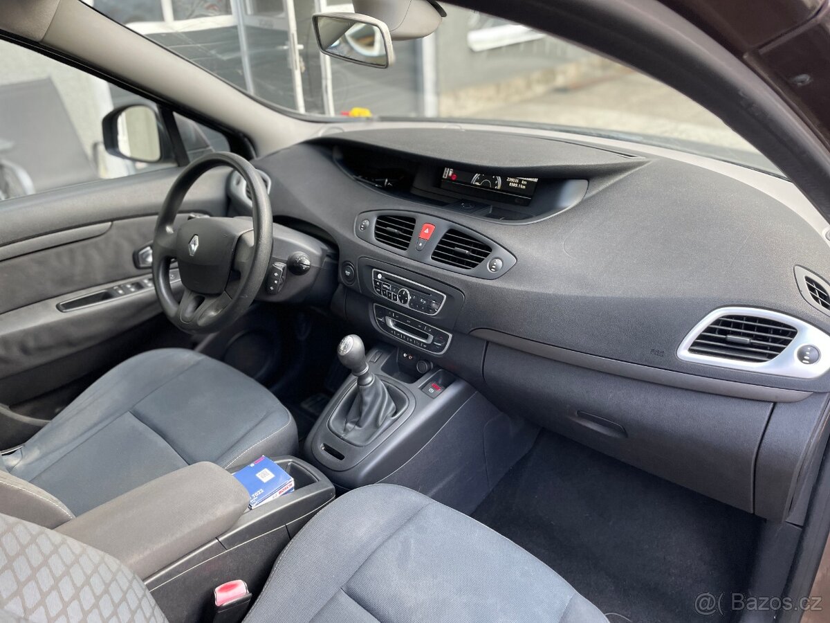 RENAULT GRAND SCÉNIC 1.5dCi - 14