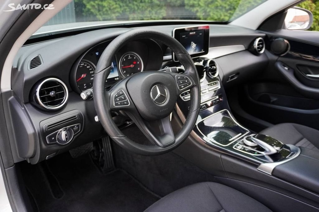 Mercedes-Benz Třídy C 220D AUTO PREMIUM LED - 14