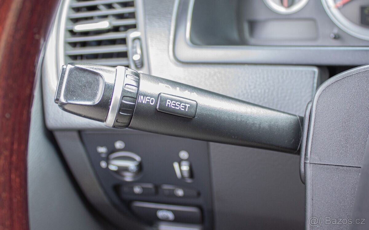 Volvo XC90 XC 90 D5 Momentum A/T - 14