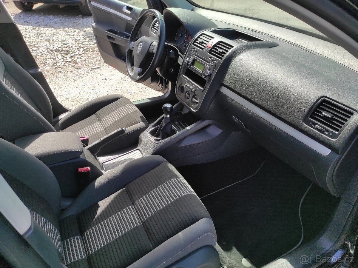 Volkswagen Golf V, UNITED, VELICE PĚKNÝ - 14