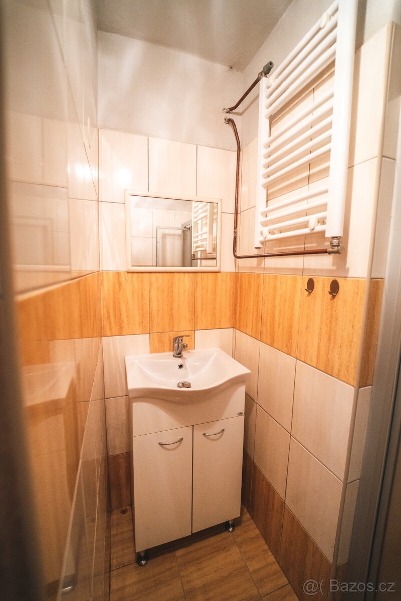 Dům a stavební pozemky na prodej v malebné vesničce Štarnov - 14