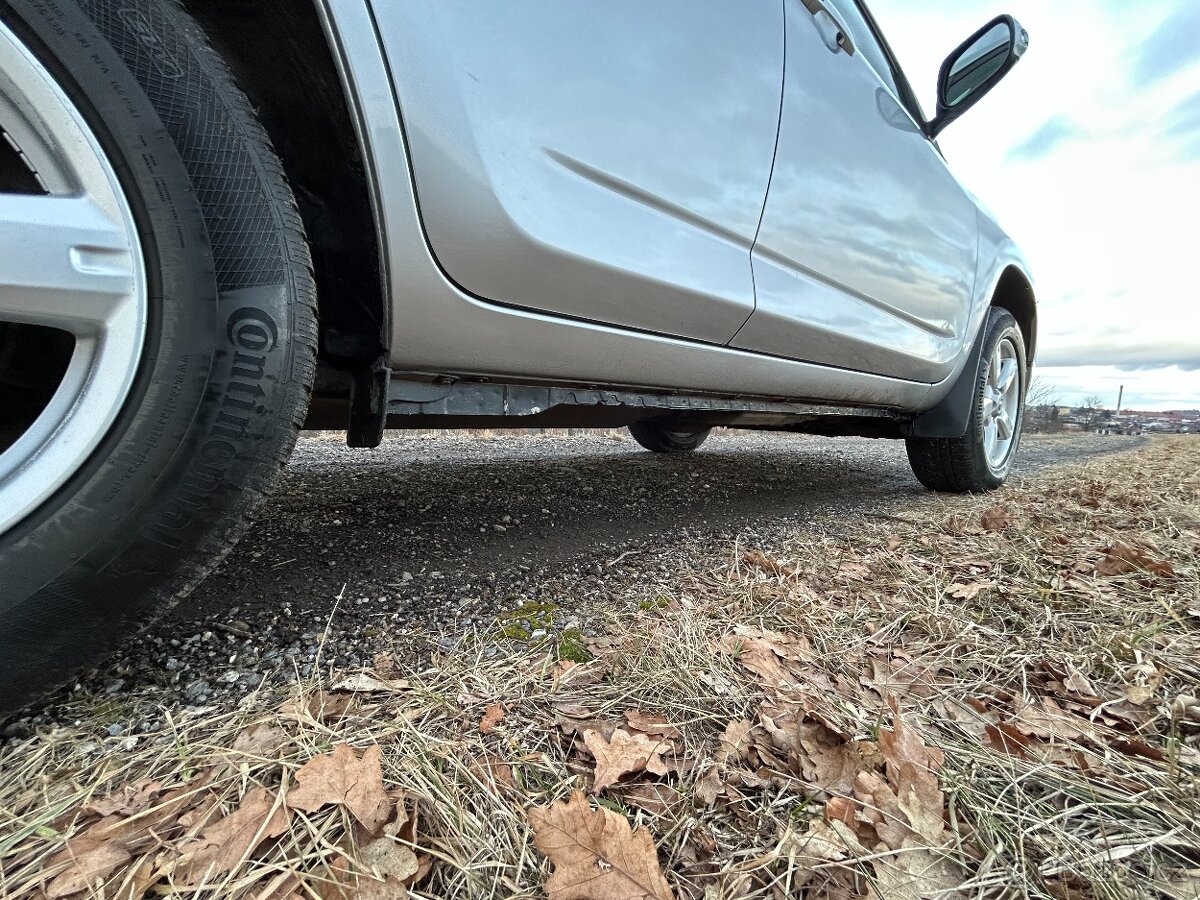 Prodám Toyota RAV4 2.2 D4D 110 KW 4x4 - 14