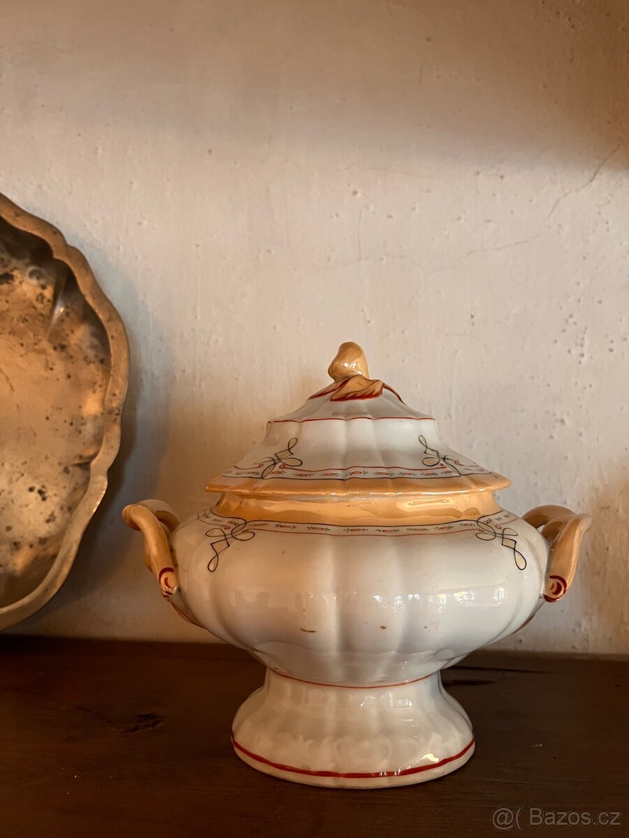 Starožitný nábytek — skříň židle… - 14