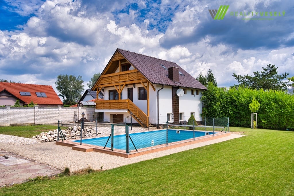 Prodej rodinného domu 4+kk se zahradou, garáží,druhým domem - 14