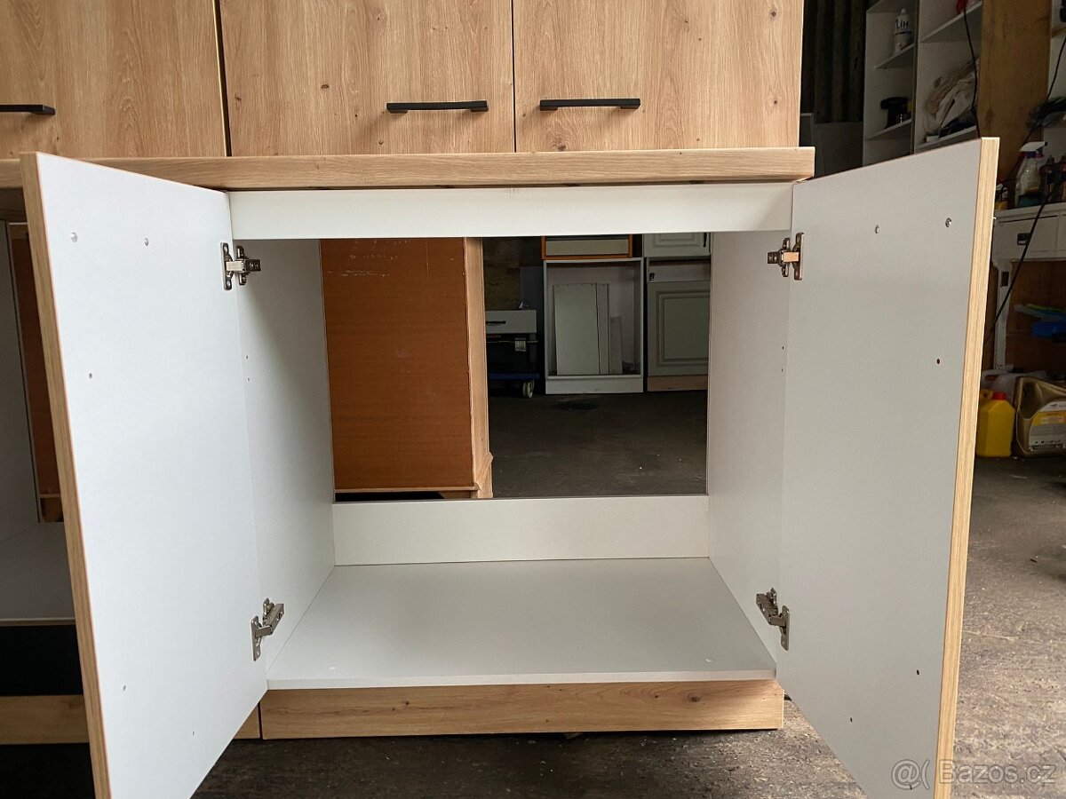 Moderní kuchyňská 315 cm - skladem - 14