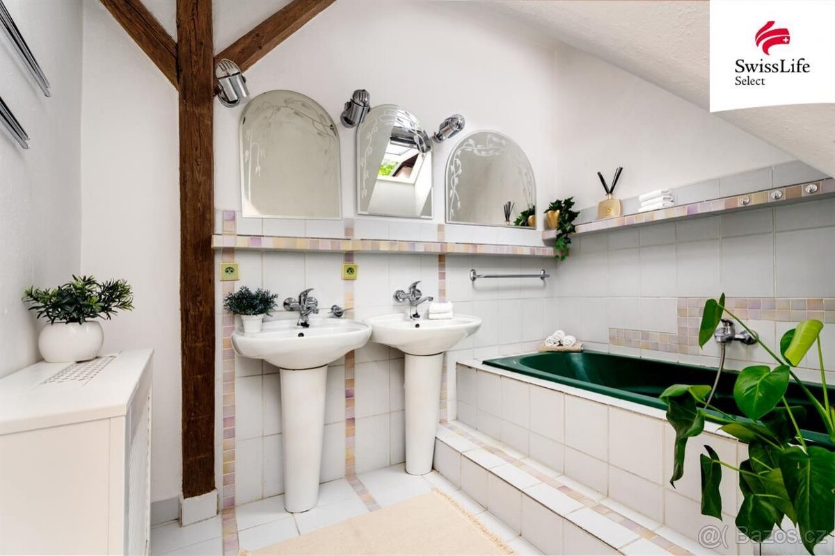 Pronájem rodinného domu 364 m2 Trojská, Praha - 14