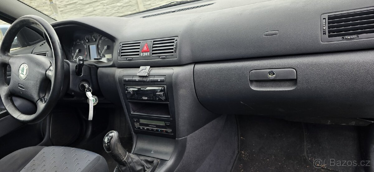 Škoda Octavia 1 facelift 1.6 benzín rok 2002 - 14