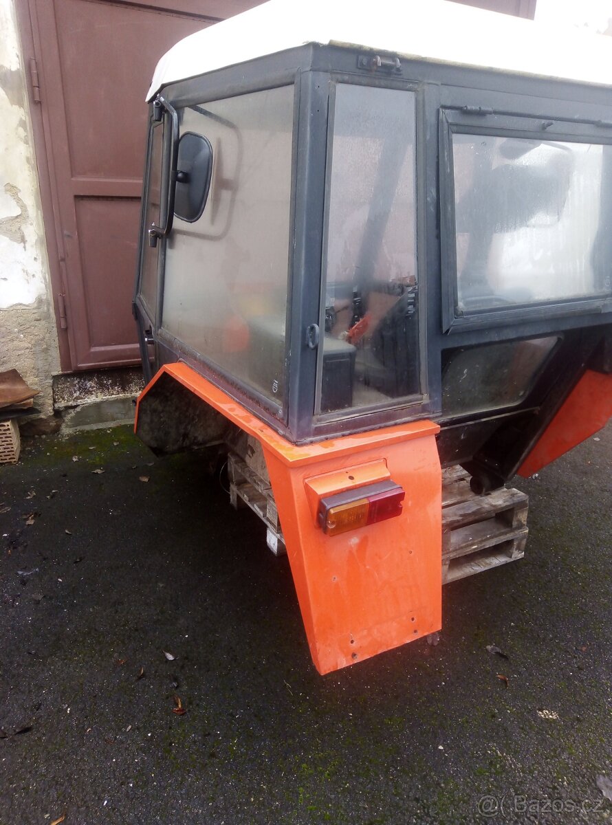 Kabina Zetor 7011,6011,5011,7045....Top stav - 14