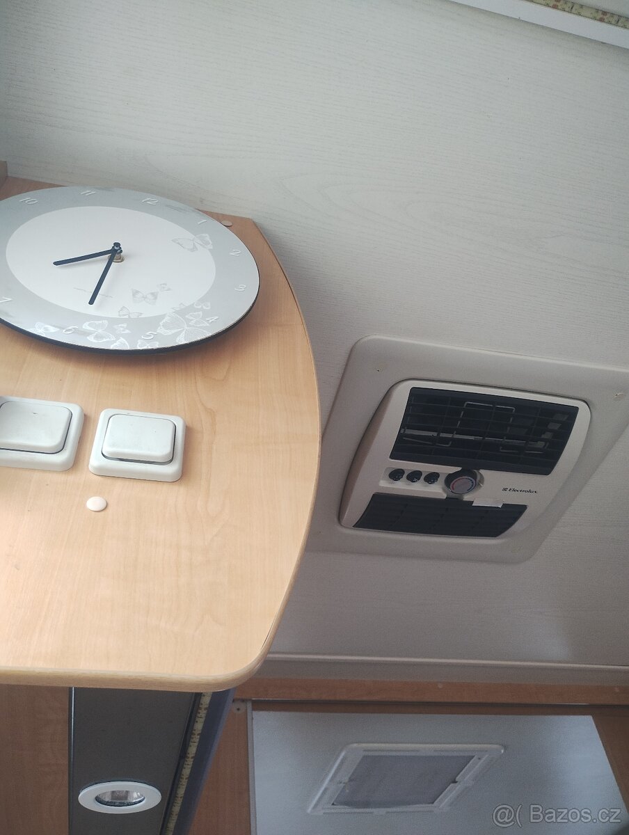 Obytný přívěs karavan - 14