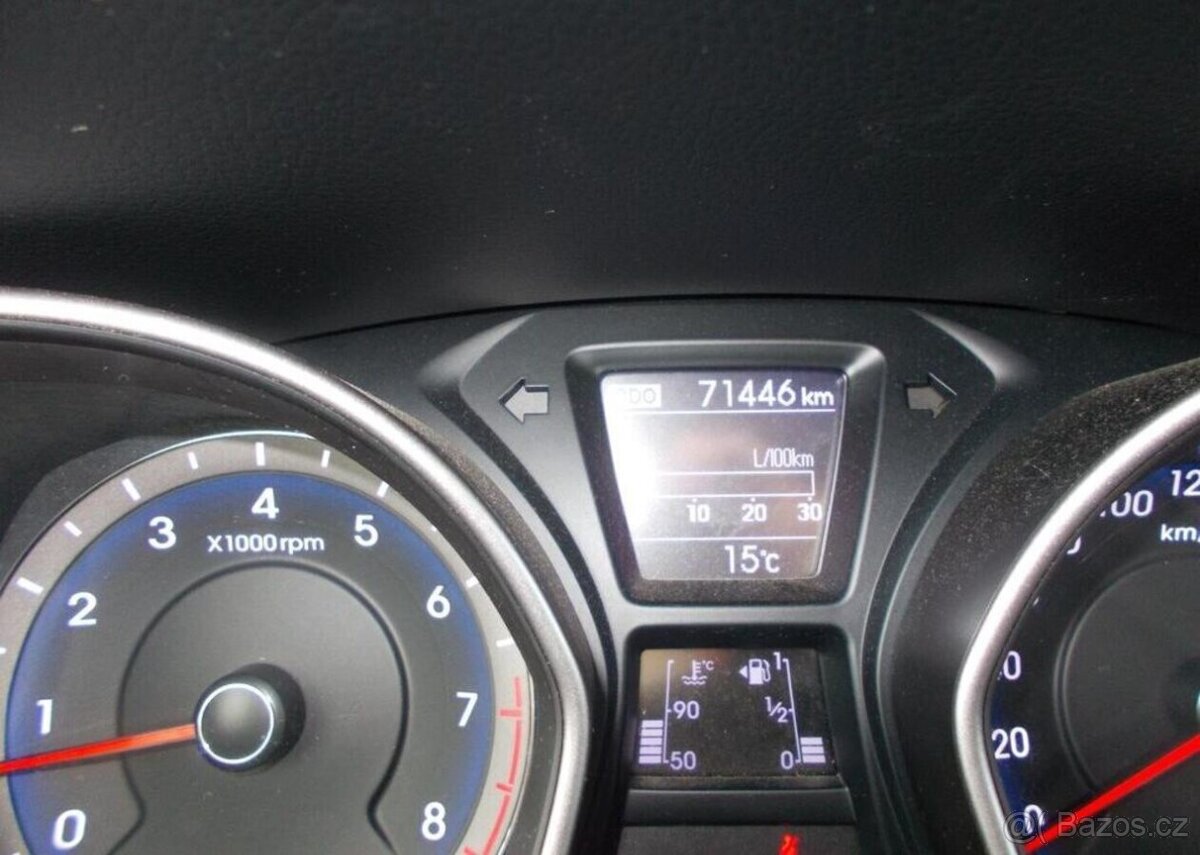 Hyundai i30 1,6 88KW koup ČR 74 000 KM benzín manuál 88 kw - 14